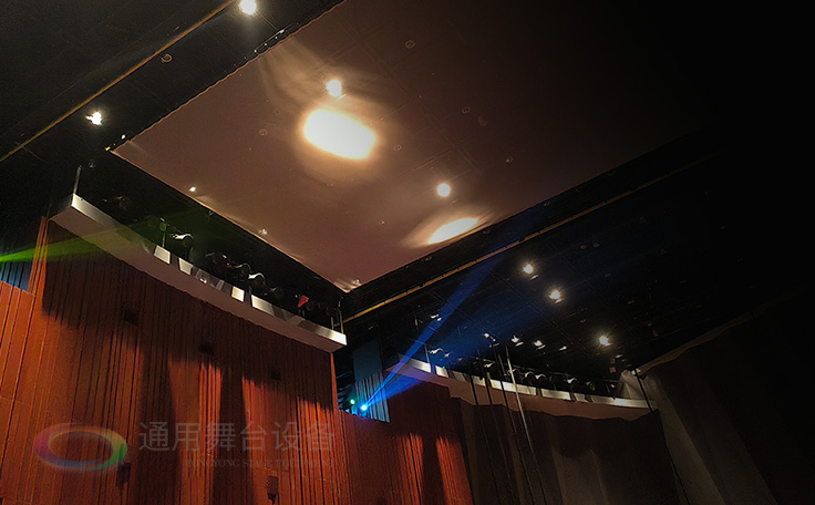 剧场舞台升级，舞台吊杆、舞台灯光、幕布焕新登场