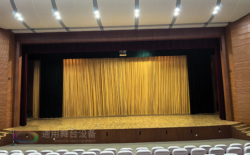 提质校园文体阵地，深耕美育育人，营造浓厚的校园文化氛围！安顺一中完成舞台吊杆、幕布优化升级